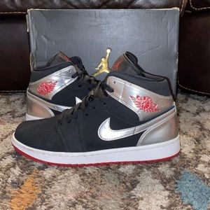 Jordan 1 Mid